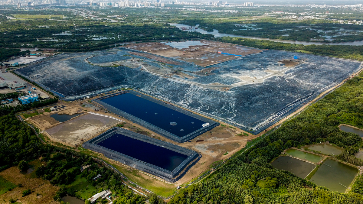 Bên trong bãi rác khổng lồ gây mùi hôi cho khu Nam Sài Gòn - VnExpress