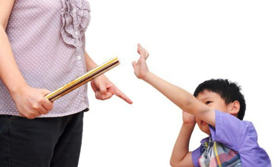 Tôi phản kháng khi bị cha mẹ đánh mắng