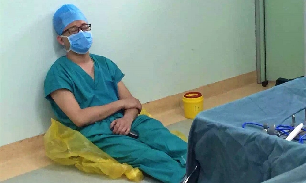 'Lương bác sĩ mới ra trường không nổi hai triệu đồng'