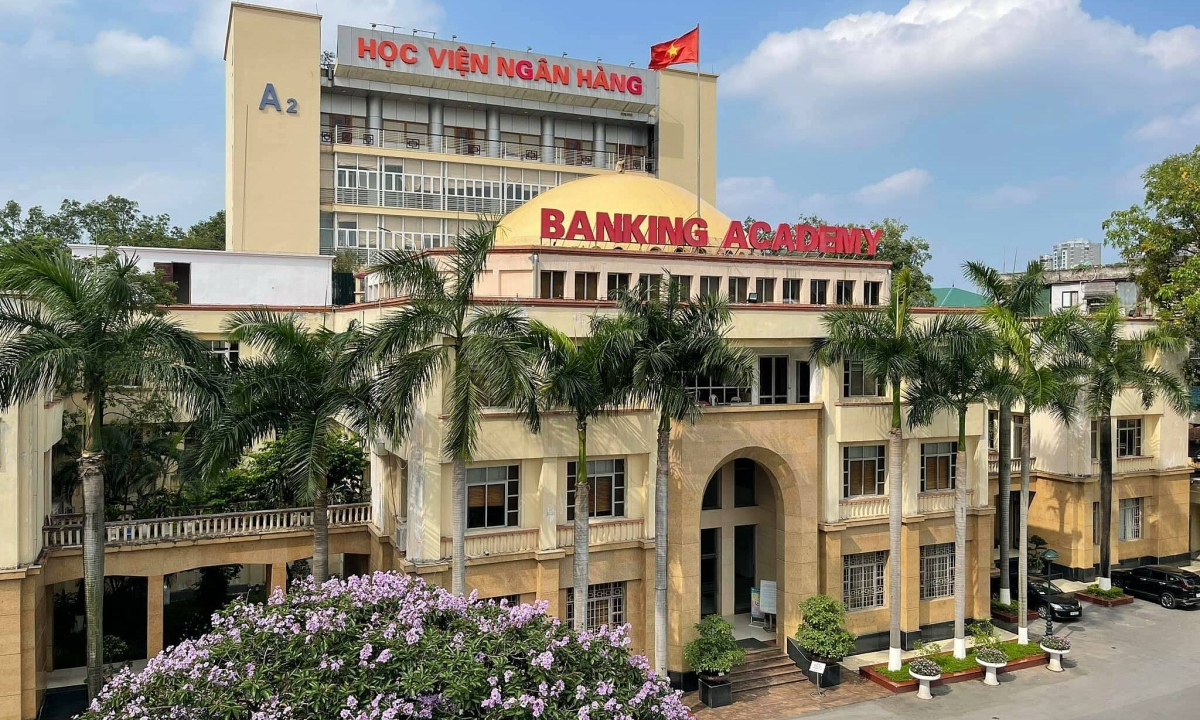 Điểm chuẩn Học viện Ngân hàng cao nhất 28,05