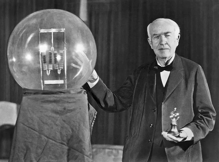Người phát minh ra bóng đèn là ai? Sự thật về Thomas Edison 1 Người phát minh ra bóng đèn là ai? Sự thật về Thomas Edison