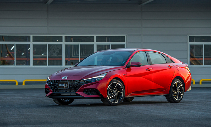 Hyundai Elantra 2022: giá lăn bánh tháng 5, TSKT, đánh giá chi tiết