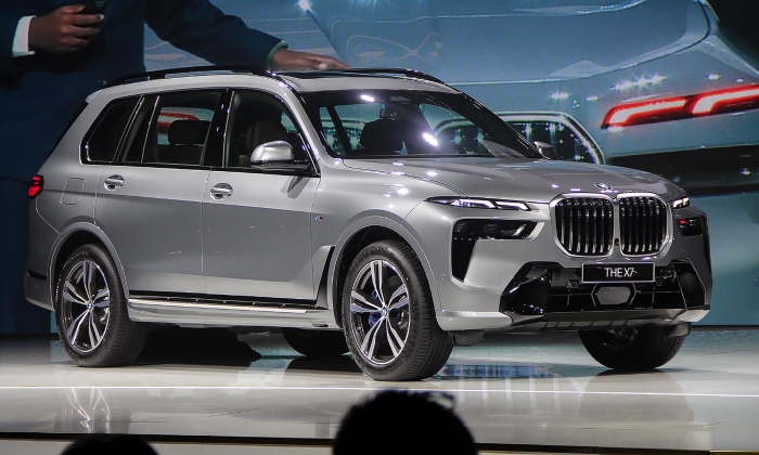 BMW X7: giá lăn bánh 5/2023, TSKT, đánh giá chi tiết