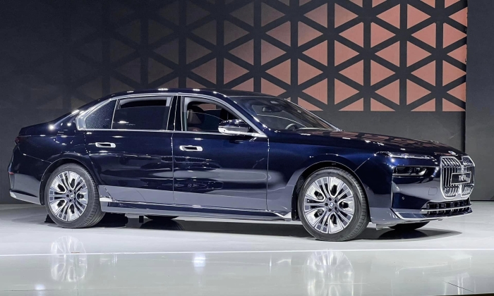 BMW Series 7: giá lăn bánh 5/2023, TSKT, đánh giá chi tiết