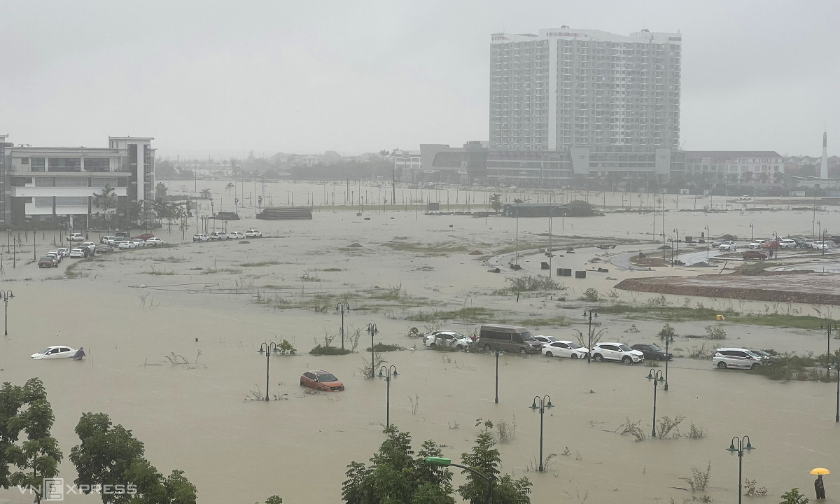 Gallery - Lũ bủa vây trung tâm TP Huế - VnExpress