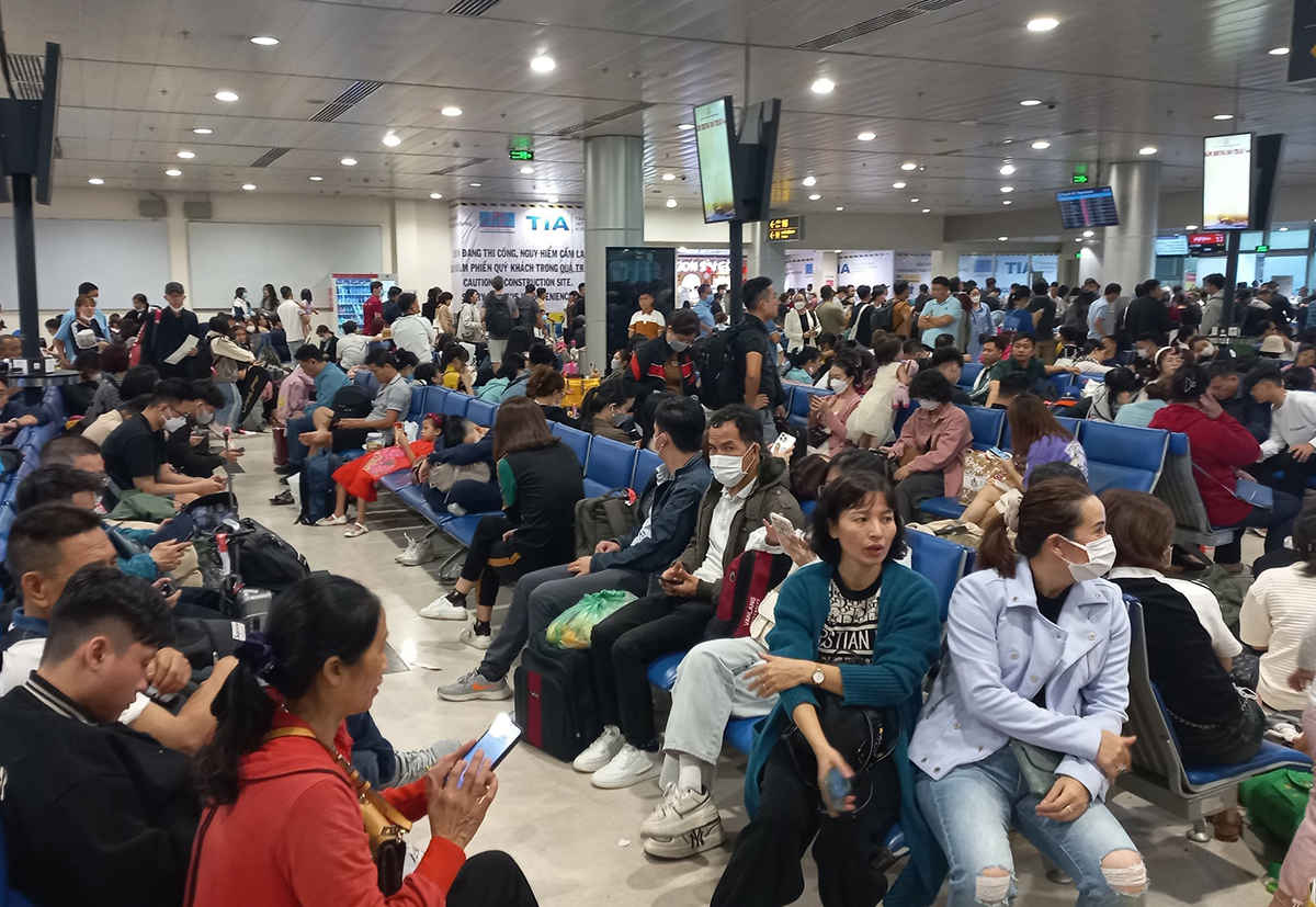 Gallery - Hơn 650 chuyến bay bị trễ giờ ở Tân Sơn Nhất - VnExpress
