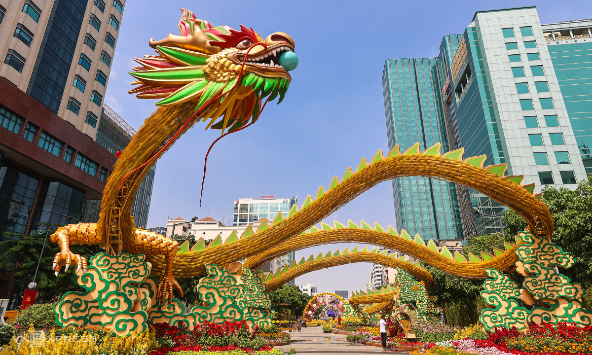 Gallery - Đường hoa Nguyễn Huệ trước ngày khai mạc - VnExpress