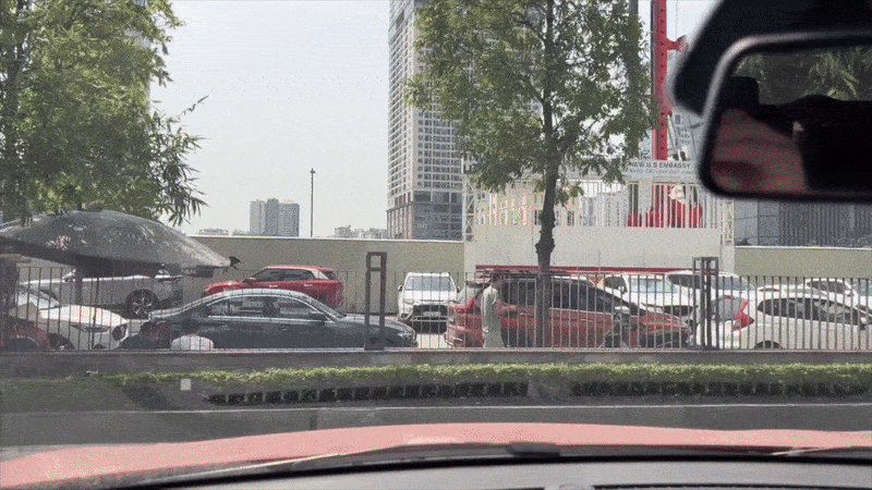 Gallery - Cách đơn giản ngăn lóa kính lái khi nắng gắt - VnExpress