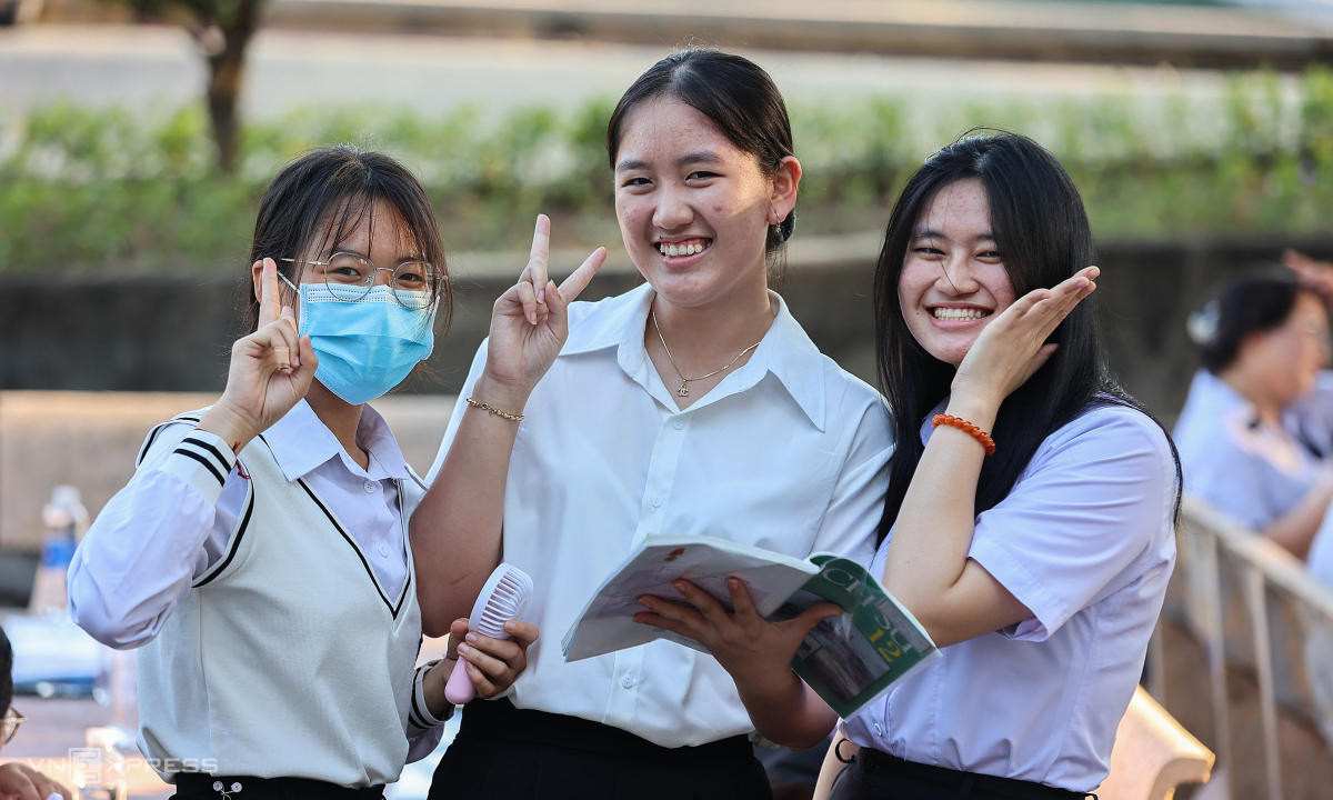 Gallery - Điểm sàn đánh giá năng lực của Đại học Kinh tế TP HCM 2024