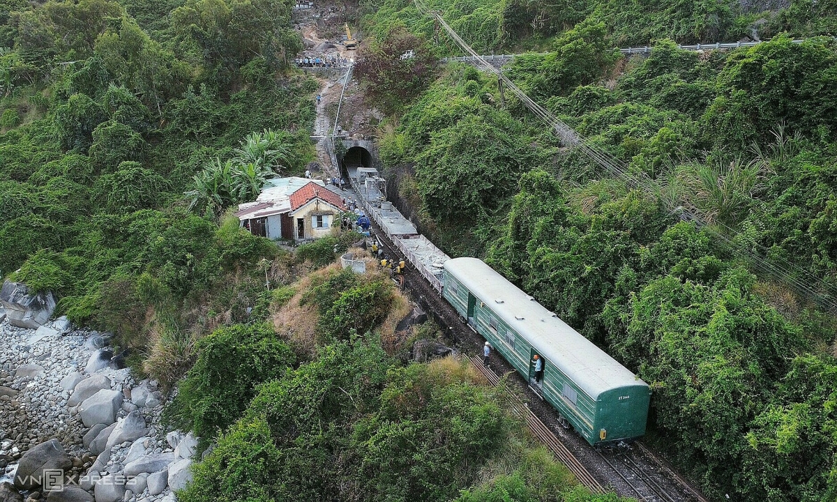 Gallery - Thông hầm Bãi Gió, nối lại đường sắt Bắc Nam - VnExpress