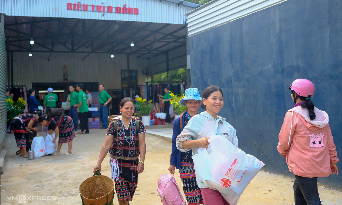 Gallery - Siêu thị 0 đồng cho người dân vùng cao - VnExpress