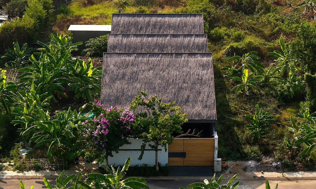 Gallery - Nhà ngoại ô với hệ mái dốc hai lớp chống nóng - Báo VnExpress