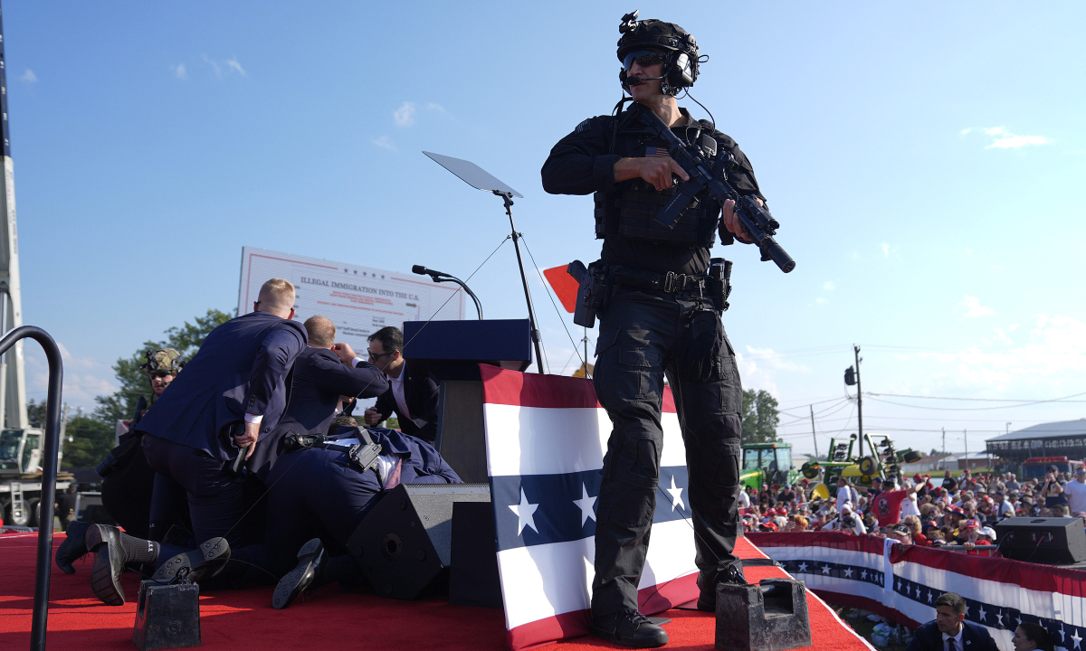 Gallery - Nhân chứng kể khoảnh khắc phát hiện tay súng bắn ông Trump - Báo VnExpress