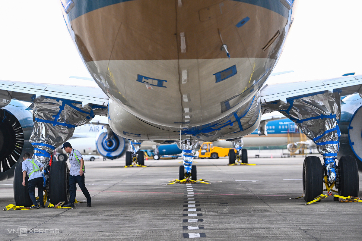 Gallery - Chằng néo máy bay ở Nội Bài trước siêu bão Yagi - Báo VnExpress