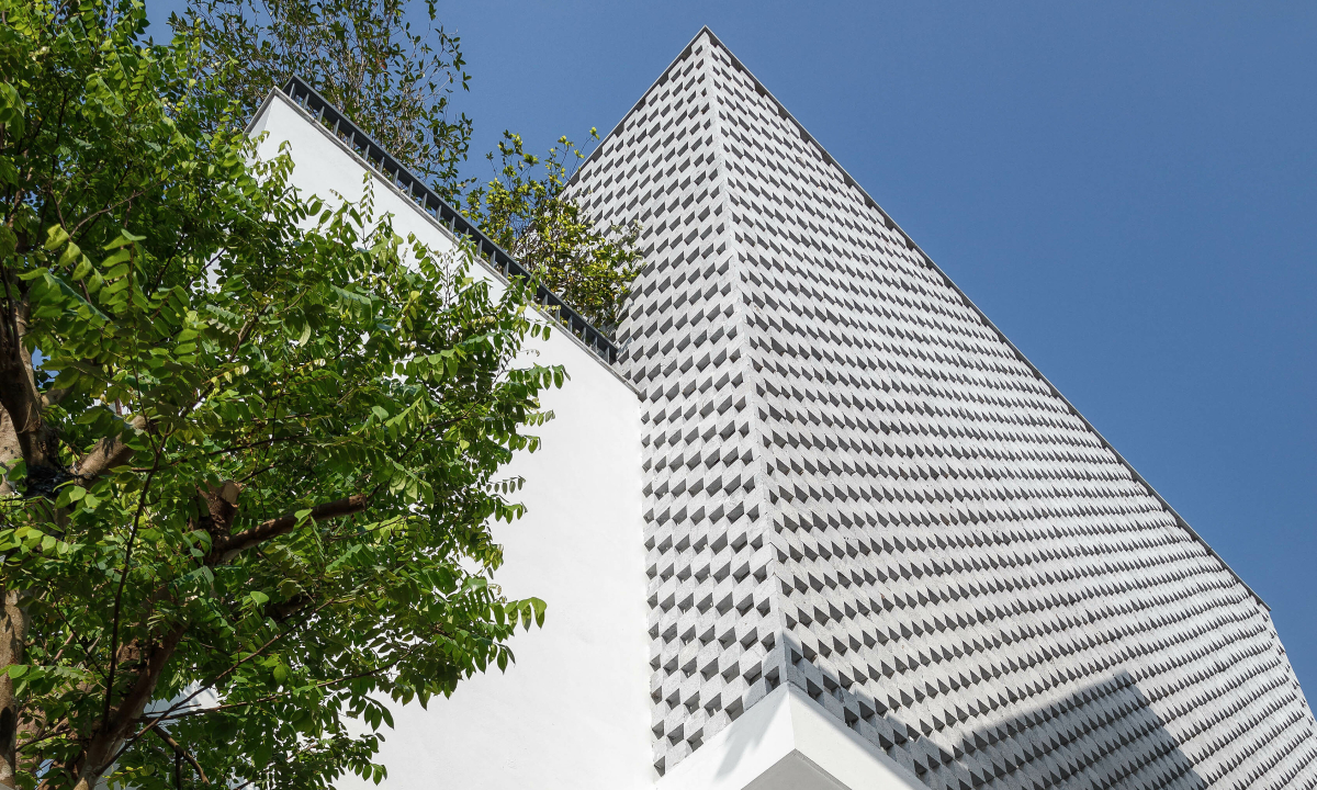 Gallery - Nhà 4 tầng được bọc bằng hai lớp tránh nóng - Báo VnExpress