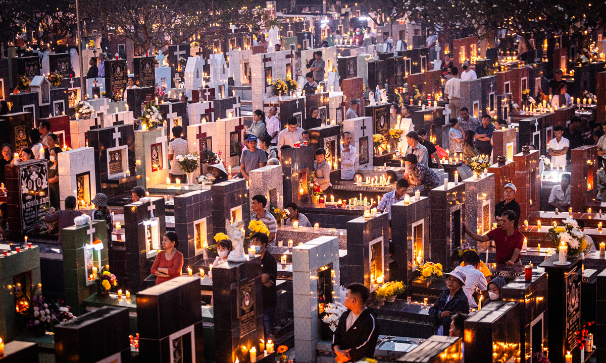 Gallery - Lễ Đốt đèn của người Công giáo ở xóm đạo Tha La - Báo VnExpress