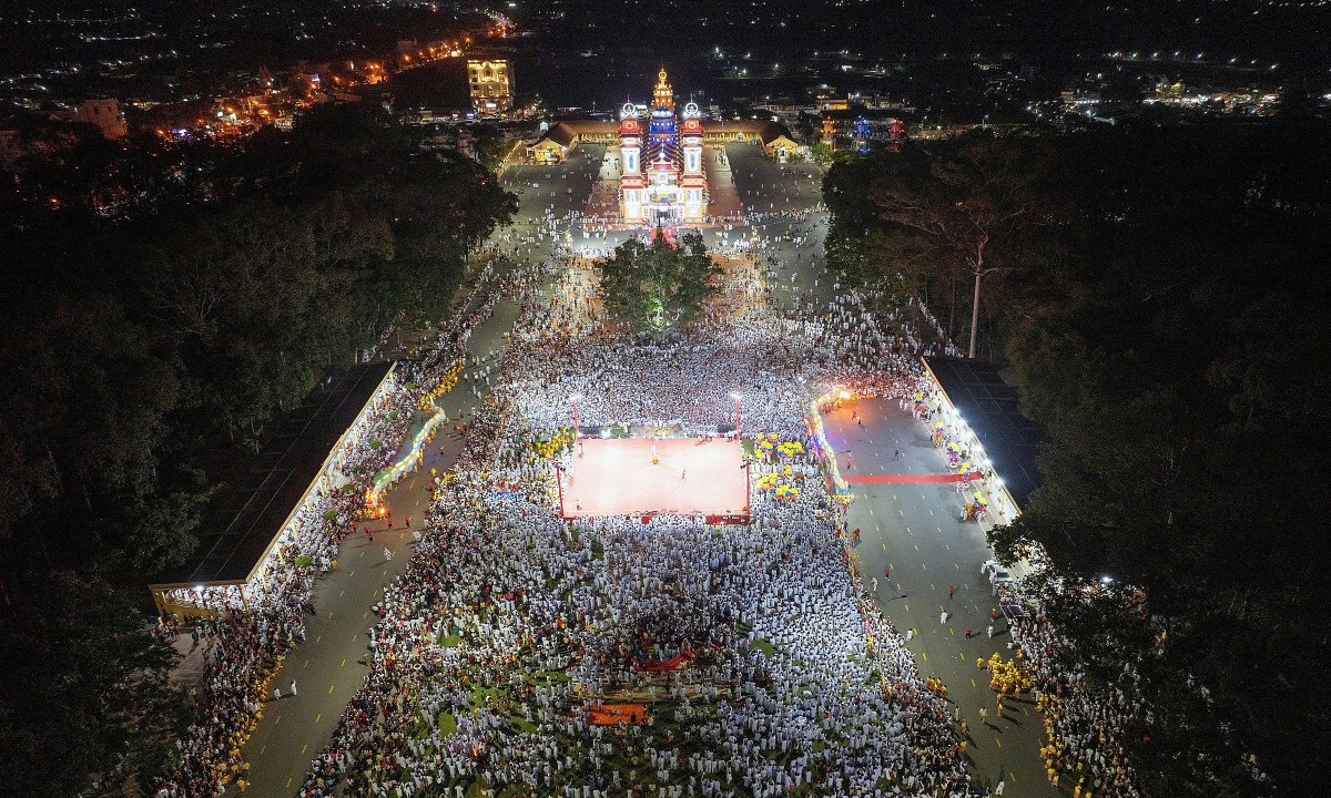 Gallery - Hơn 50.000 người dự lễ 100 năm thành lập đạo Cao Đài - Báo VnExpress