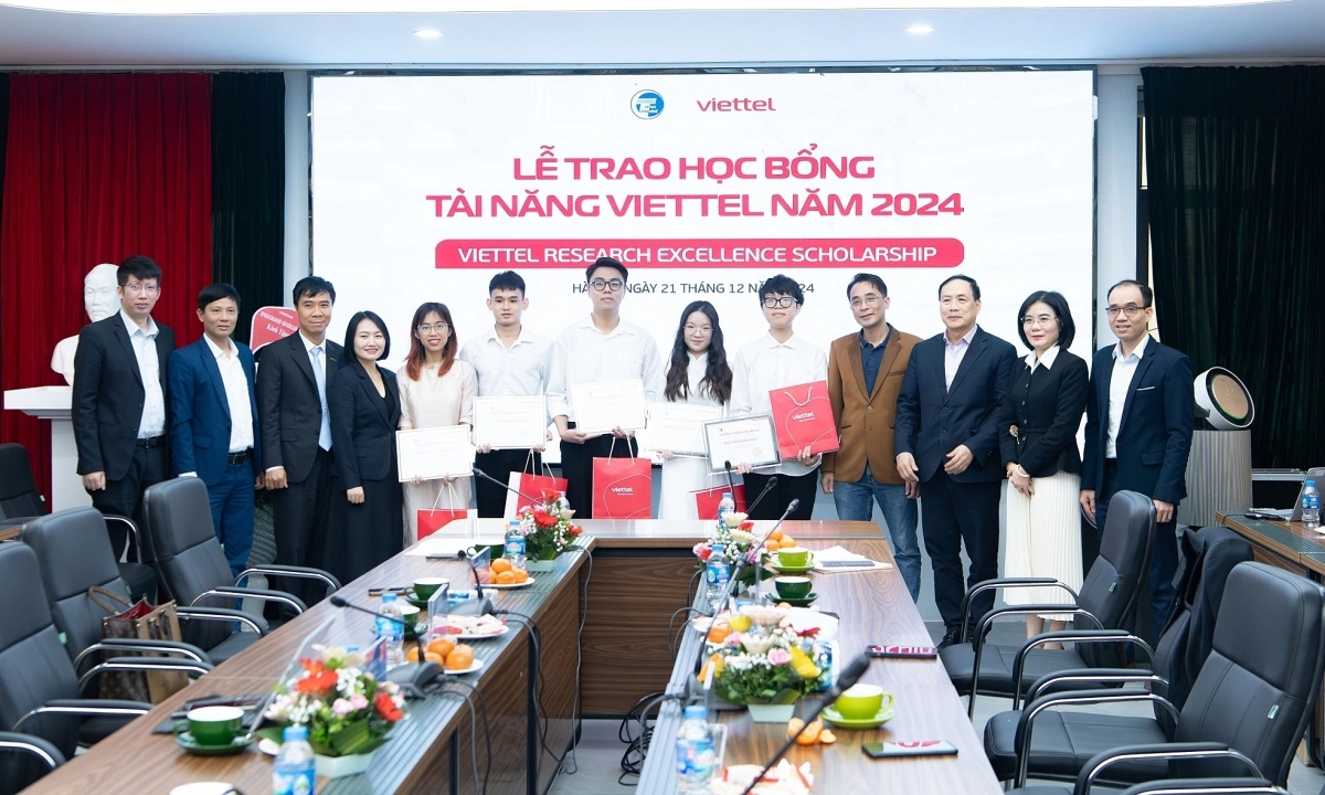 Viettel trao học bổng một tỷ đồng cho chương trình đào tạo thạc sĩ công nghệ cao