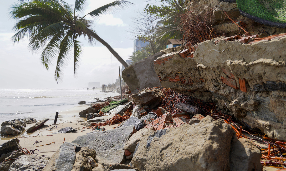 Gallery - Bãi biển 'đẹp nhất châu Á' sạt lở - Báo VnExpress