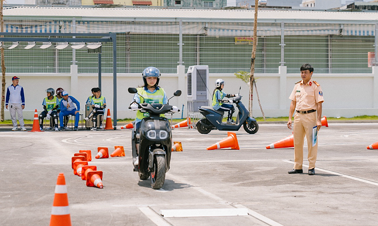 Miễn thi lý thuyết bằng lái xe máy A1, A nếu đã có bằng ôtô - Báo VnExpress