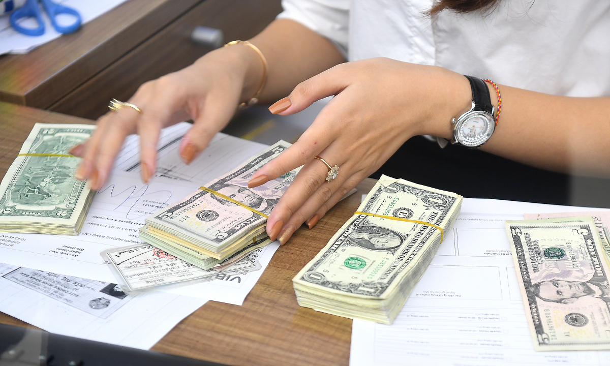 Đề xuất cấm ngân hàng mua bán thông tin tín dụng của khách - Báo VnExpress