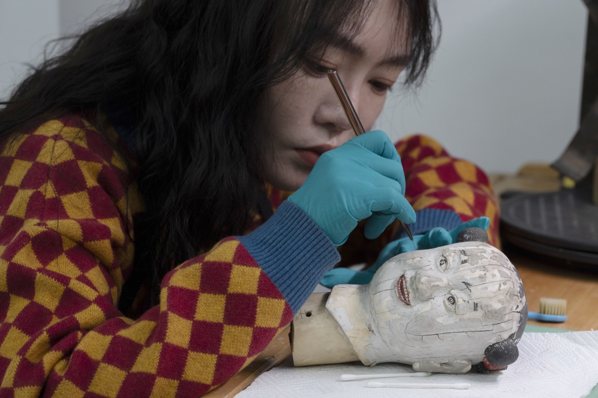 Gallery - Bên trong phòng phục chế cổ vật Tử Cấm Thành Trung Quốc - Báo VnExpress