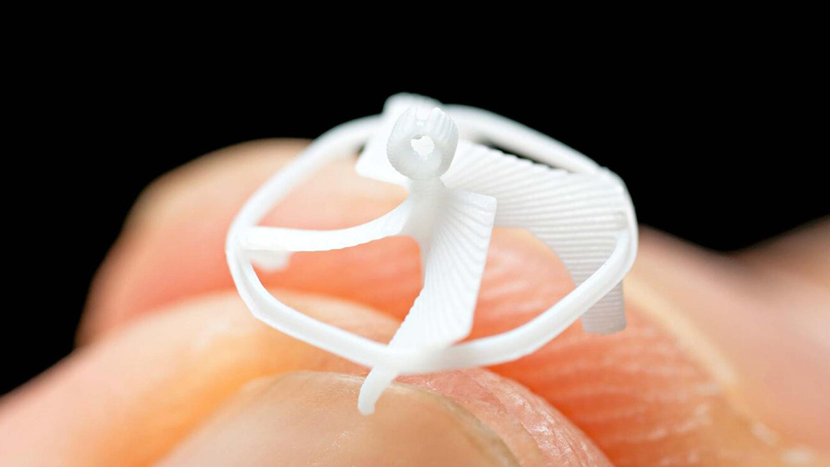 The world's smallest wireless flying robot