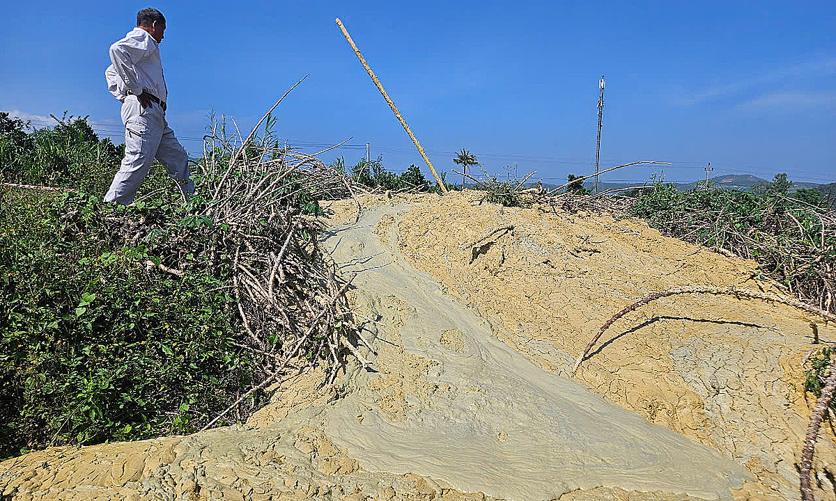 "Bùn phun trào ở Phú Yên do trương nở sét khi gặp nước"