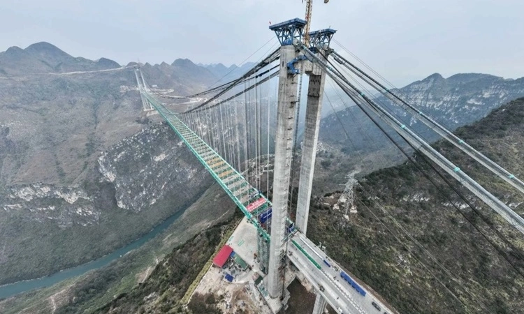 Trung Quốc sắp hoàn thành cây cầu cao nhất thế giới
