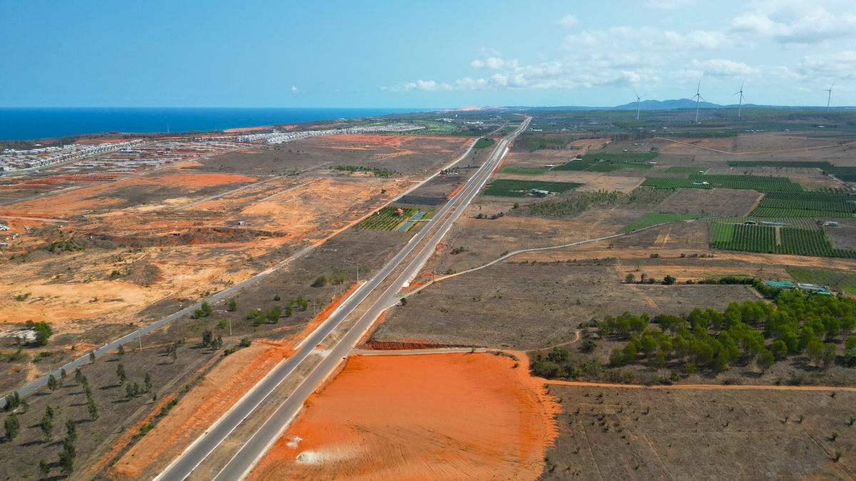 Bình Thuận sẽ khai thác gần 2.000 ha đất dọc đường ven biển chưa sử dụng