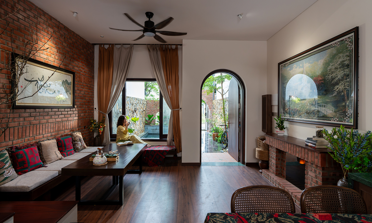 Nhà phố 100 m2 chia gần nửa diện tích làm sân vườn