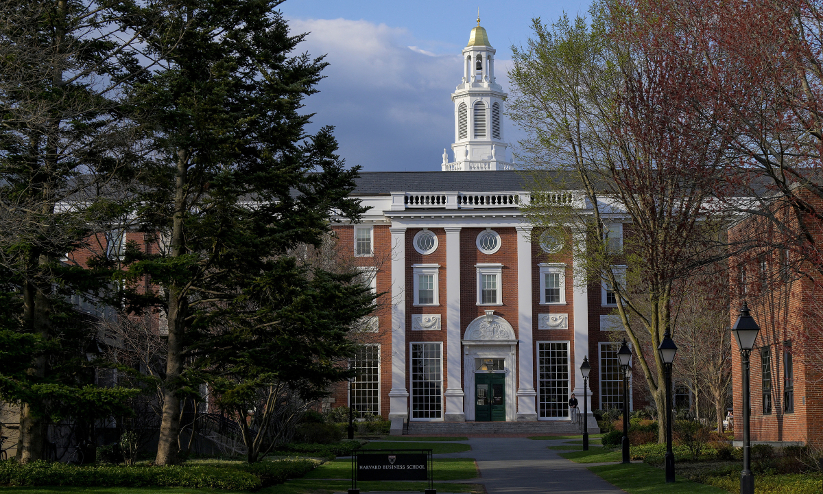 Mỹ cấm Đại học Harvard tuyển sinh viên quốc tế