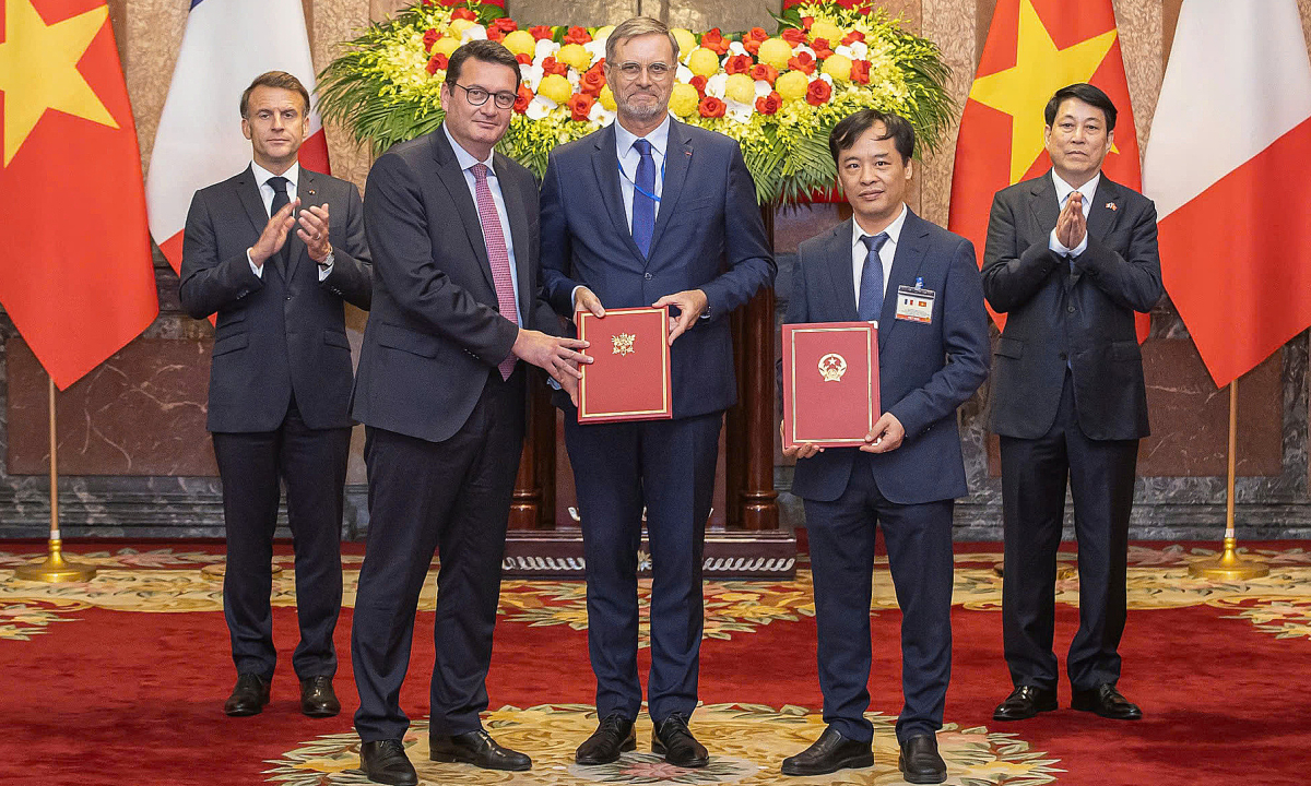 Việt Nam - Pháp sẽ phát triển vệ tinh quan sát Trái Đất