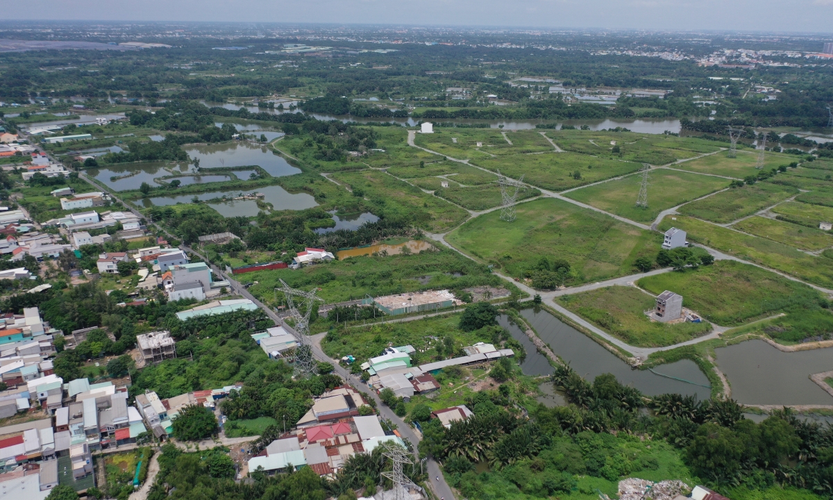Nên bán mảnh đất mặt đường để trả bớt nợ hay mua nhà mới? Nên bán mảnh đất mặt đường để trả bớt nợ hay mua nhà mới?