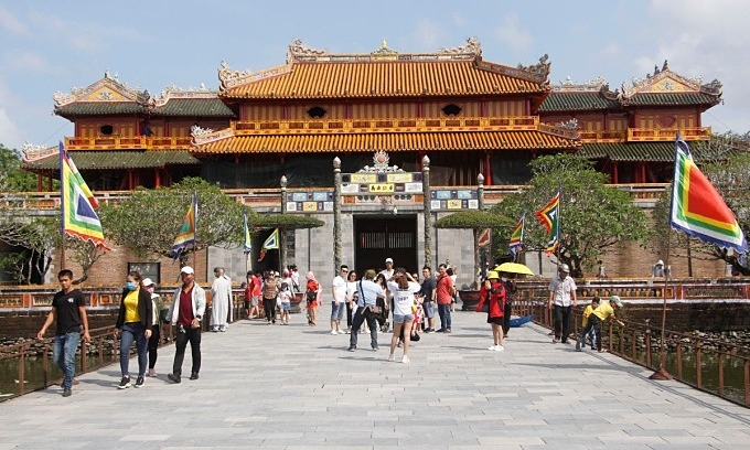‘Tốn tiền mua vé tham quan Đại nội Huế’ ‘Tốn tiền mua vé tham quan Đại nội Huế’