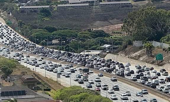 Người Việt tháo chạy khỏi vùng sóng thần Hawaii Người Việt tháo chạy khỏi vùng sóng thần Hawaii