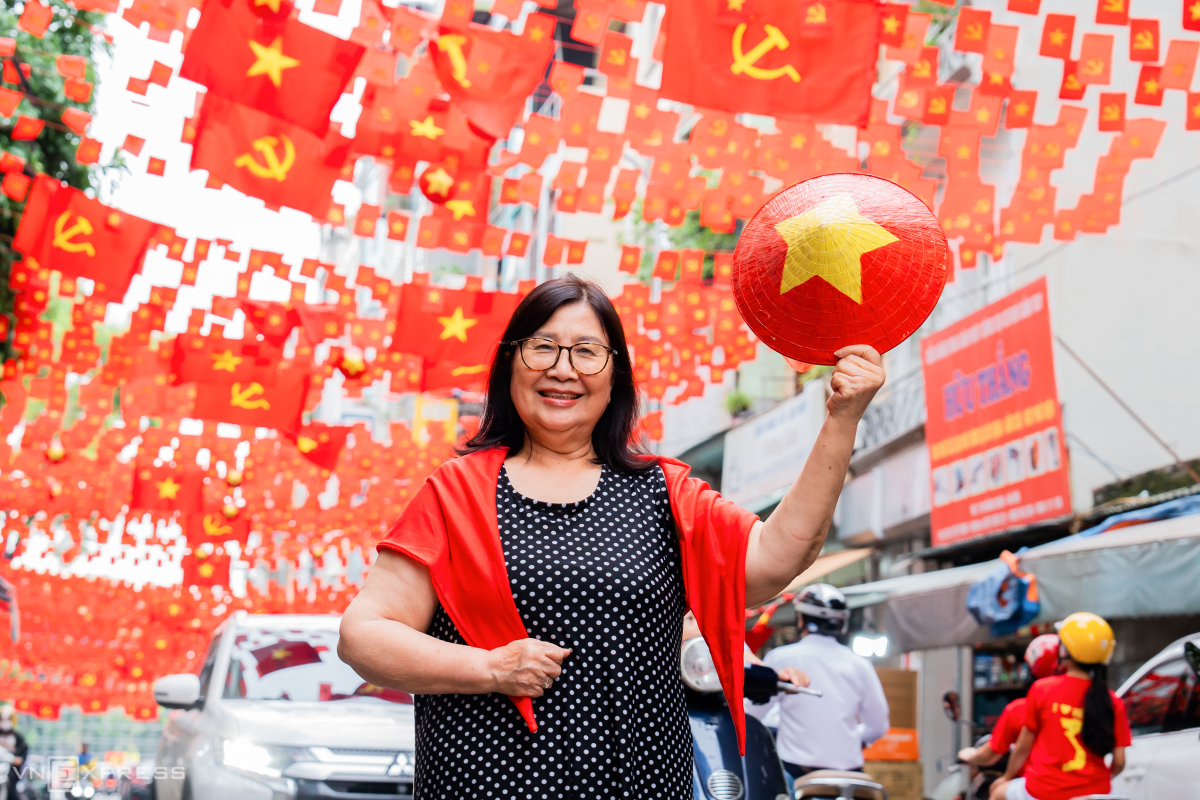 Gallery - Khu phố rợp 12.000 lá cờ mừng đại lễ 2/9