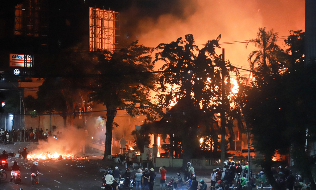 Nhà của Bộ trưởng Indonesia bị cướp phá giữa biểu tình