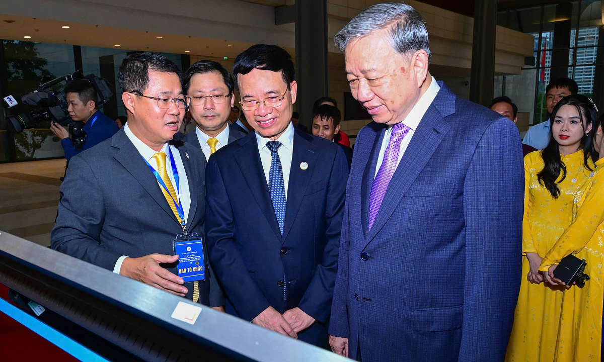 Tổng Bí thư: 'Khoa học công nghệ là con đường sống còn'
