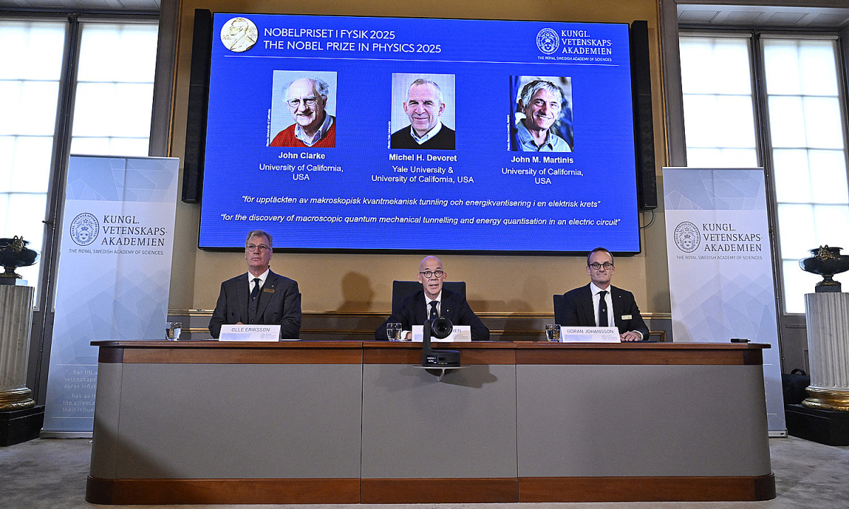 Sự kết hợp khác biệt giúp ba nhà khoa học thắng giải Nobel Vật lý 2025