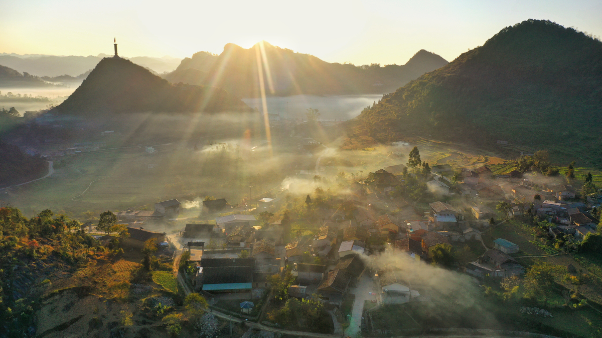 View - Lạc bước ở Lô Lô Chải - làng du lịch tốt nhất thế giới 2025 - Báo VnExpress Du lịch