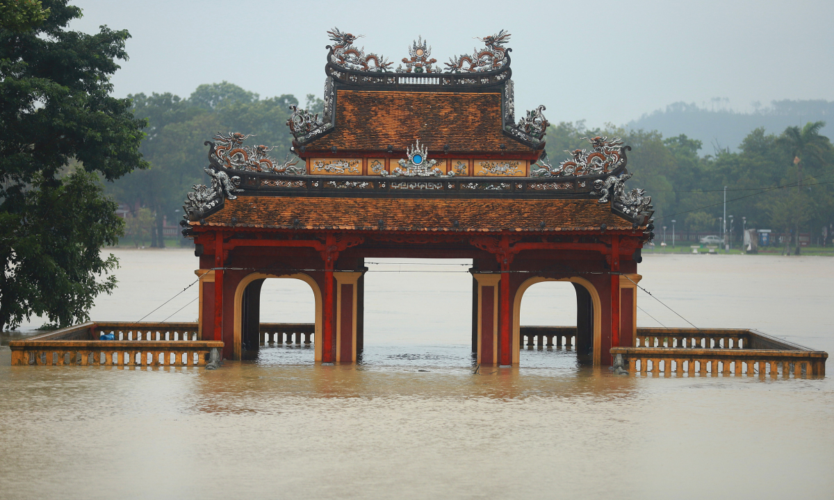 Gallery - Lũ bủa vây đô thị Huế - Báo VnExpress