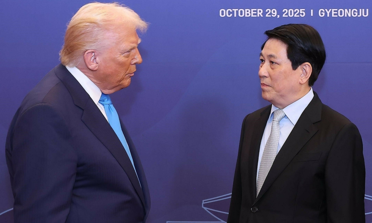 Chủ tịch nước gặp Tổng thống Trump, đề nghị sớm hoàn tất đàm phán thương mại