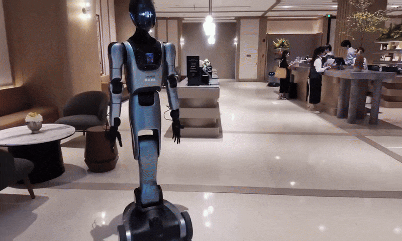 Khách sạn đầu tiên sử dụng "nhân viên" robot hình người
