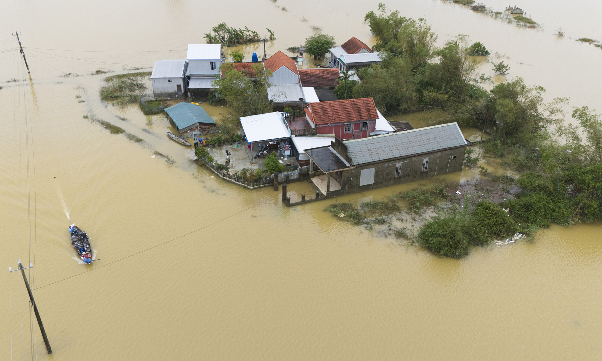 Gallery - Những ngôi làng vẫn bị lũ bủa vây - Báo VnExpress