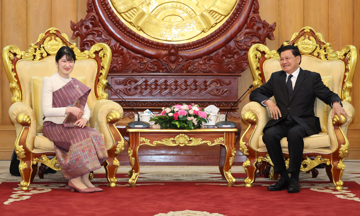 Công chúa Nhật Bản mặc trang phục truyền thống Lào