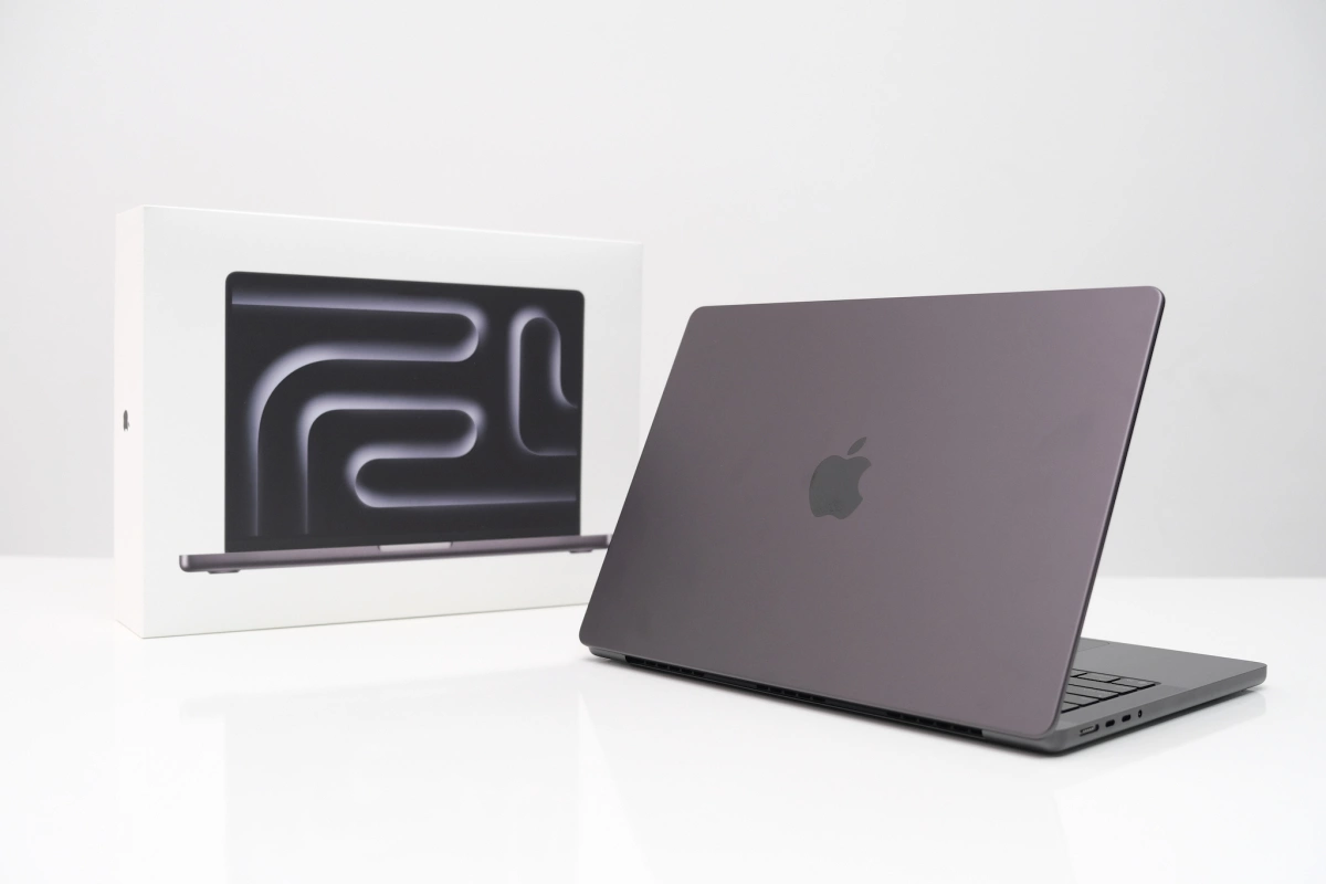 Mở hộp MacBook Pro 14 inch dùng chip M5