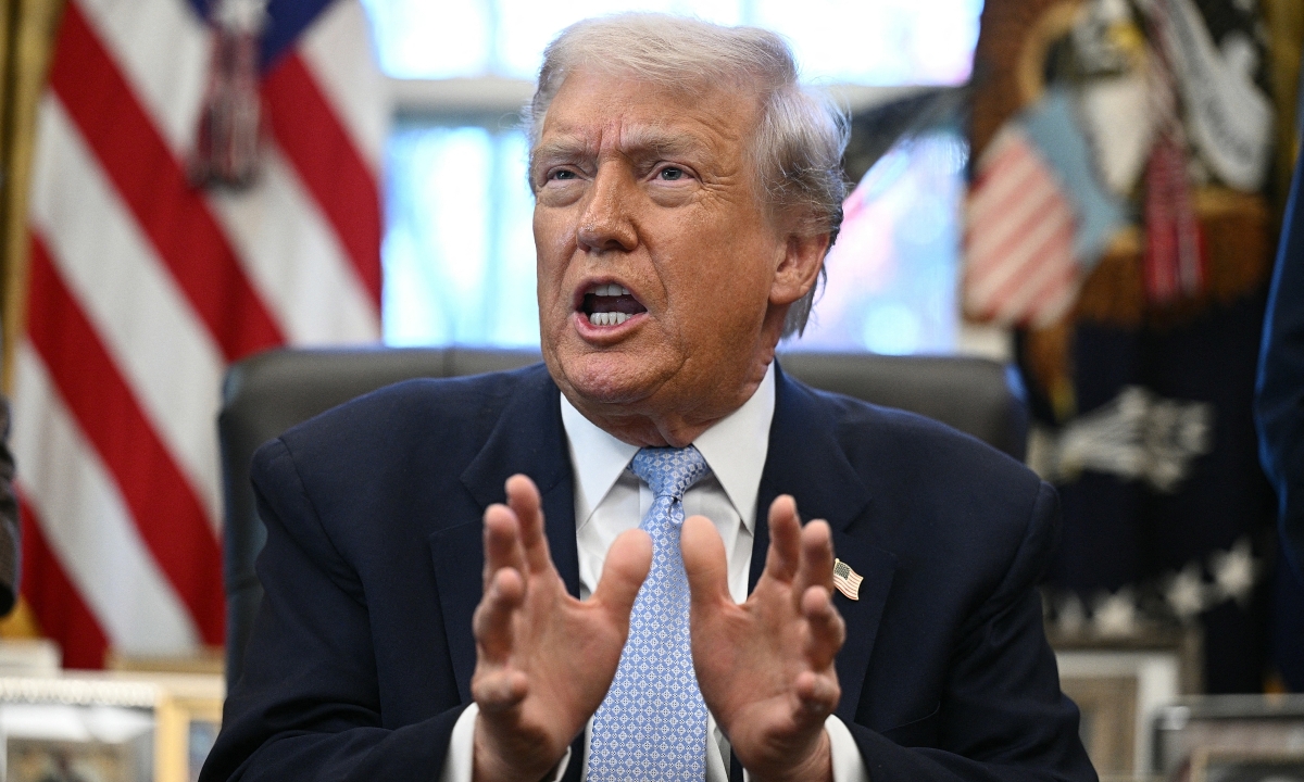 Ông Trump muốn gửi tiền cho dân để bỏ Obamacare