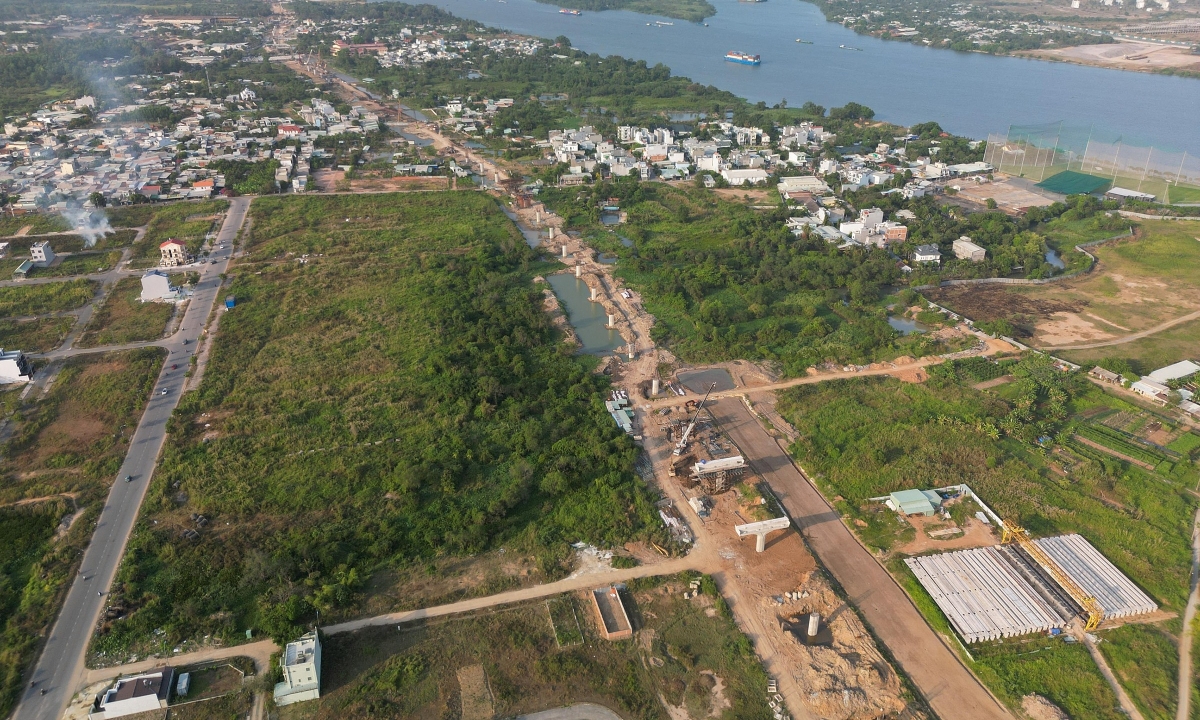 Kinh tế Xã hội Hạ tầng Bất động sản Du lịch Đất nền vẫn giữ giá cao dù nhu cầu giảm mạnh