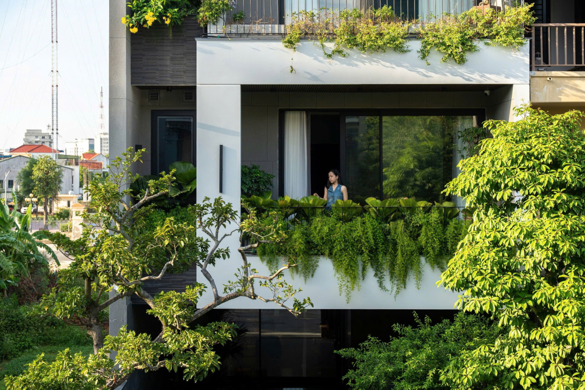 Nhà phố 120 m2 "ngoài xanh, trong ấm"